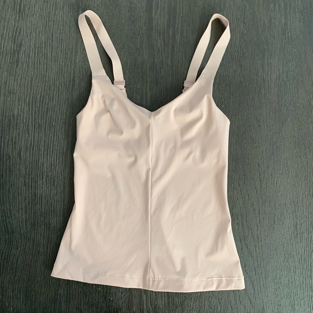 Nude Lulu athletic top